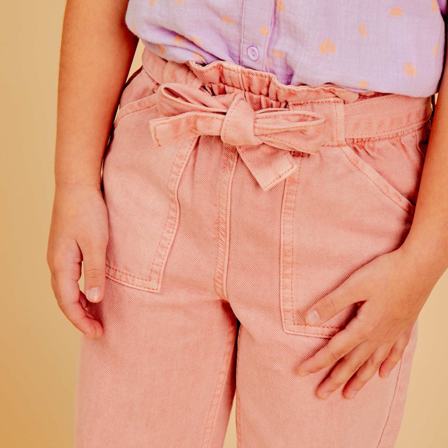 Mom jeans with belt at the waist PINK
