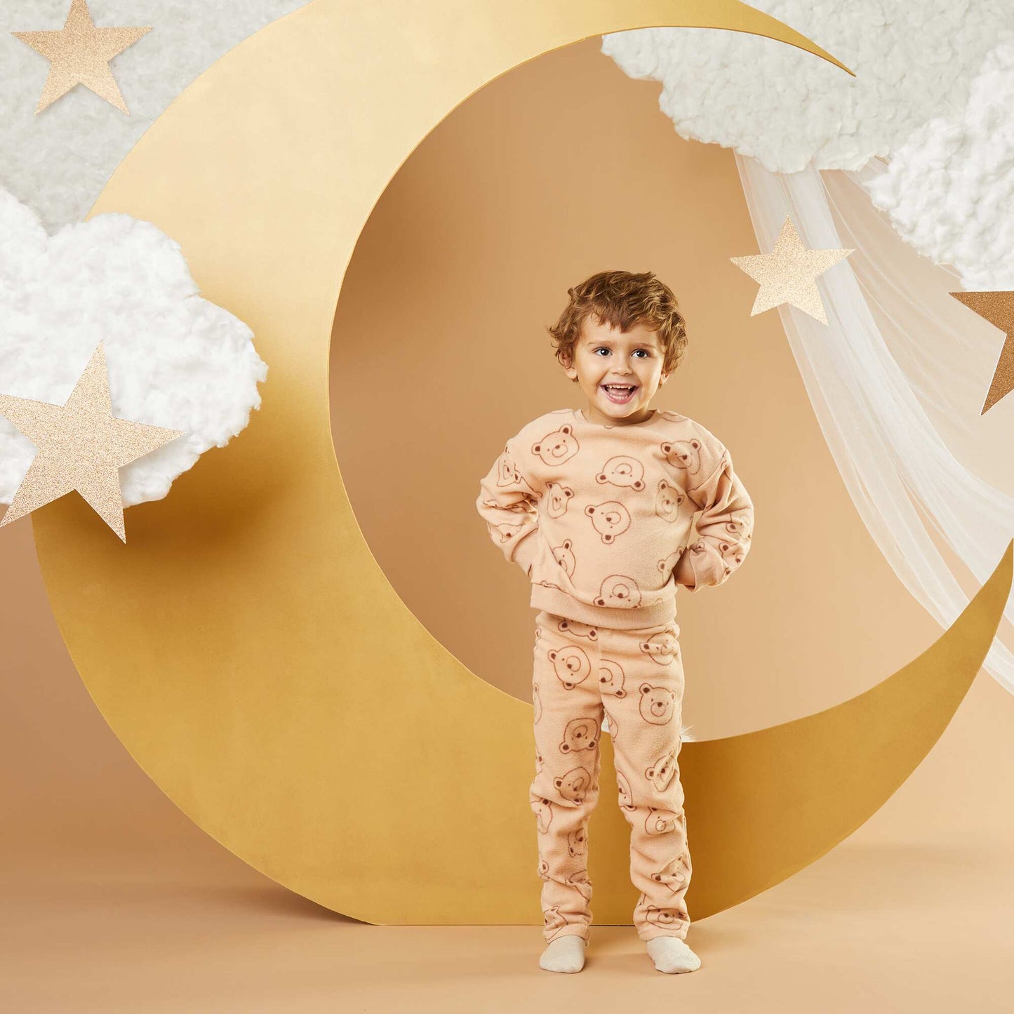 Fleece pyjama set with printed T-shirt + bottoms - 2-piece set BROWN