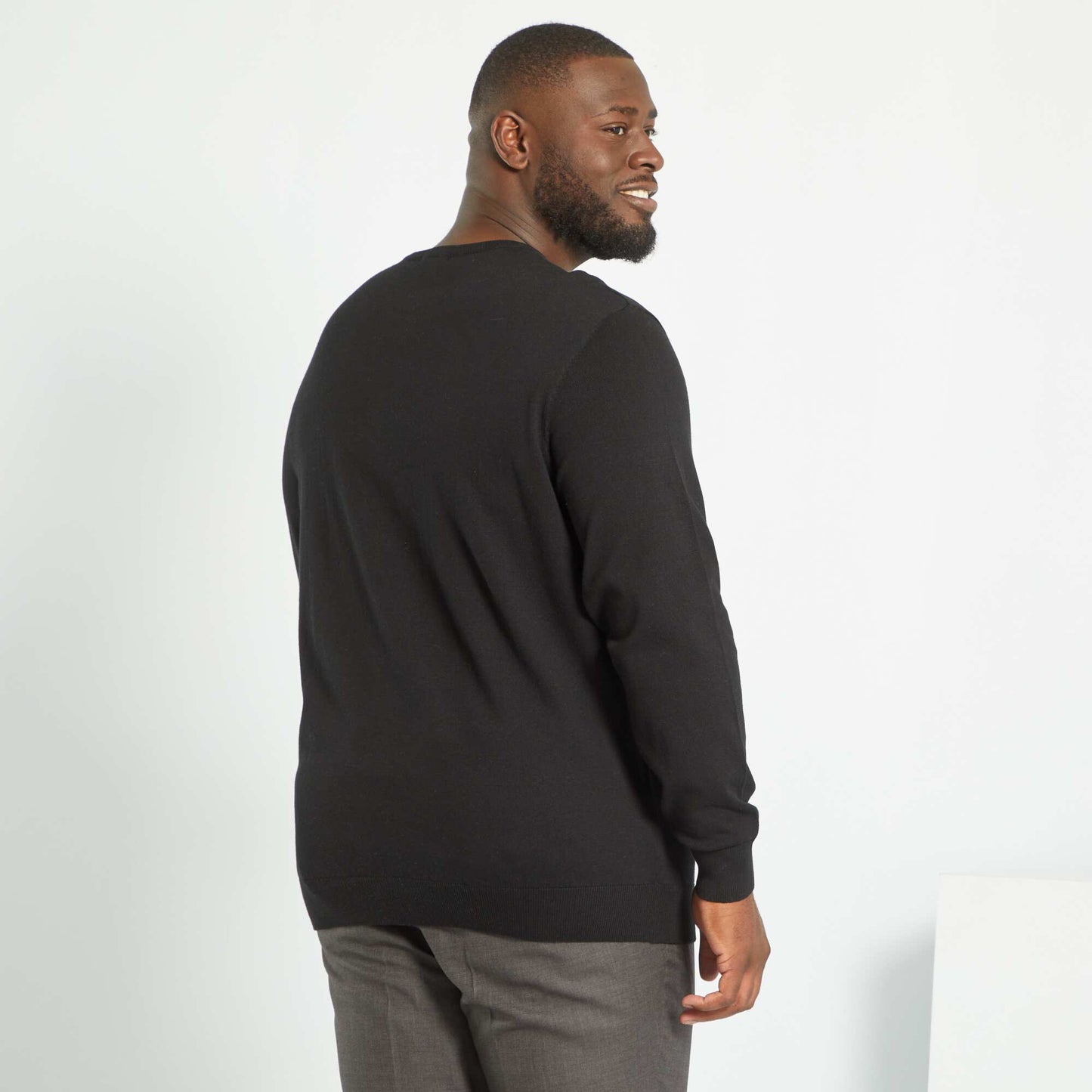 Fine gauge knitted jersey sweater Black
