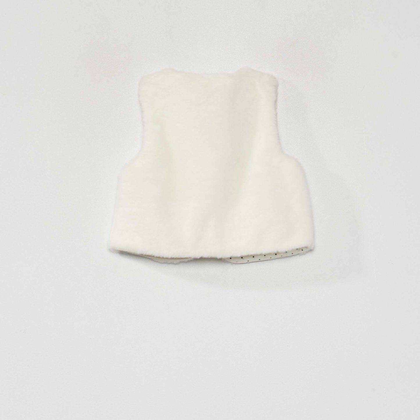 Sleeveless faux fur jacket White