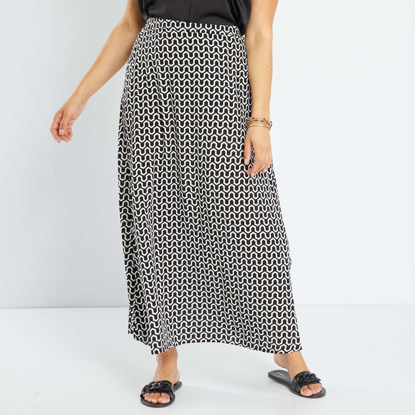 Lightweight  flowing A-line skirt BLACK