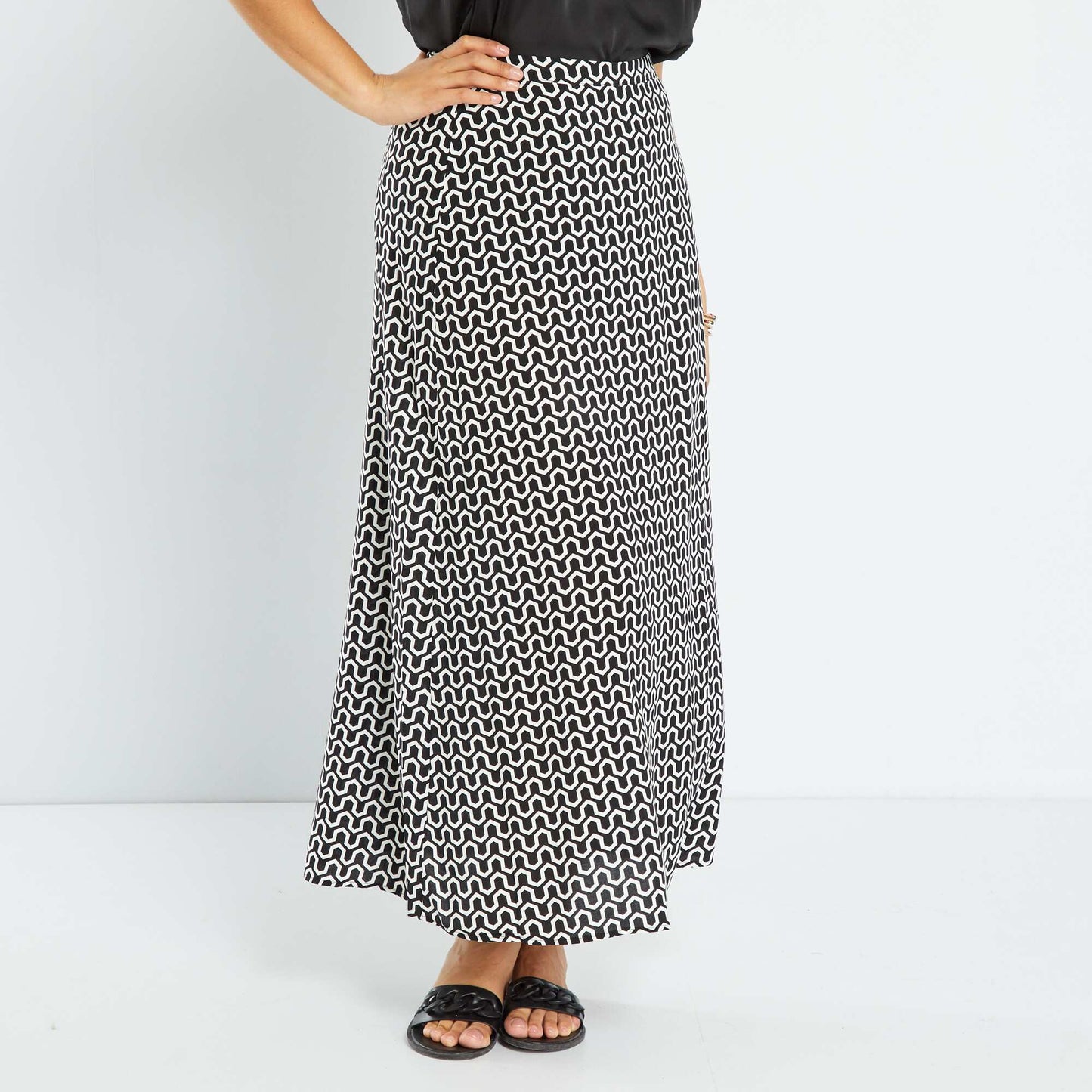 Lightweight  flowing A-line skirt BLACK