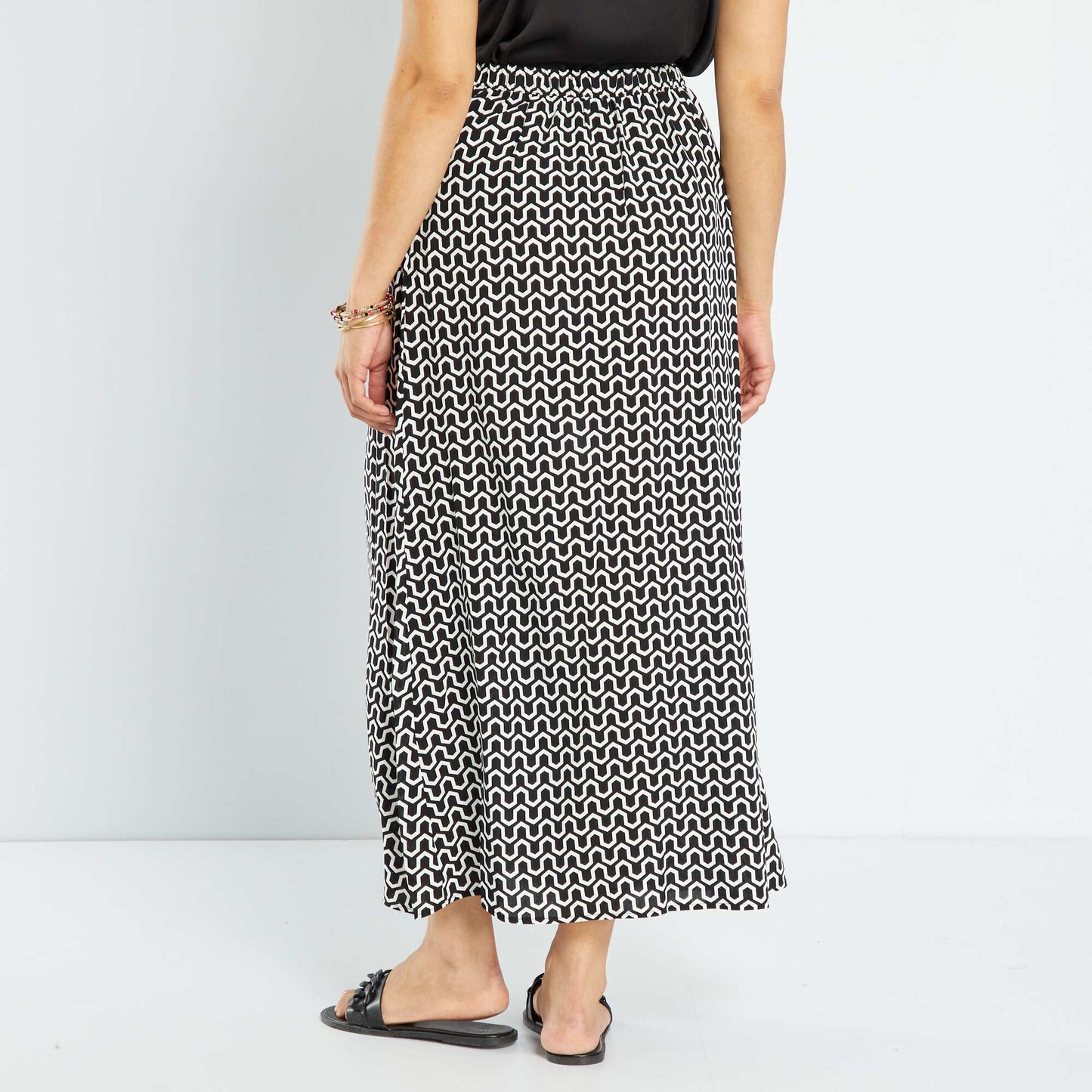 Lightweight  flowing A-line skirt BLACK