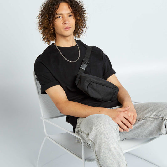 Round neck T-shirt with breast pocket Black