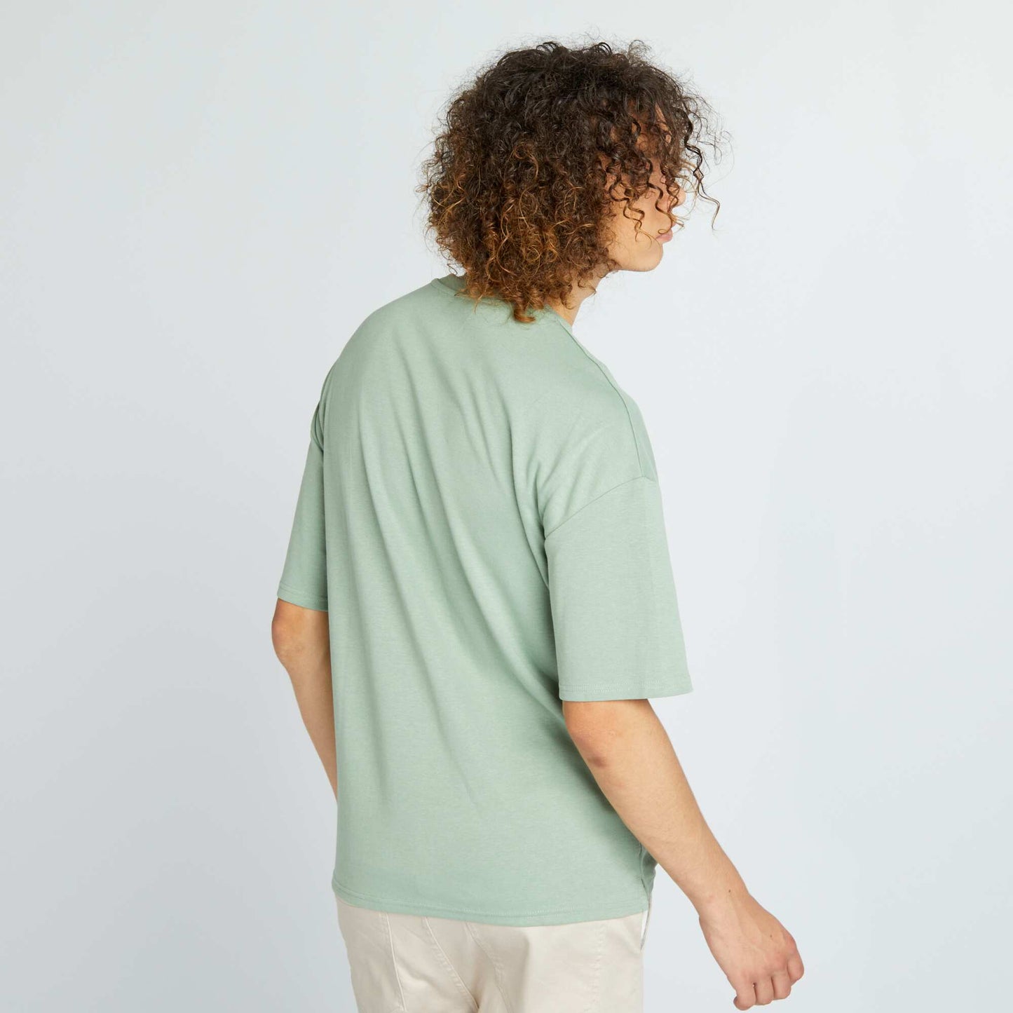 Round neck T-shirt with breast pocket GREEN