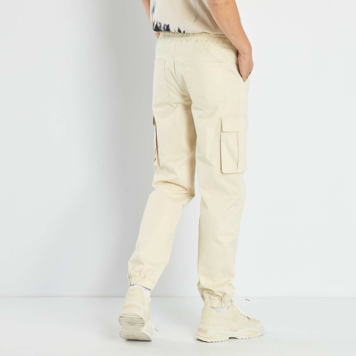 Chino trousers with flap pockets beige