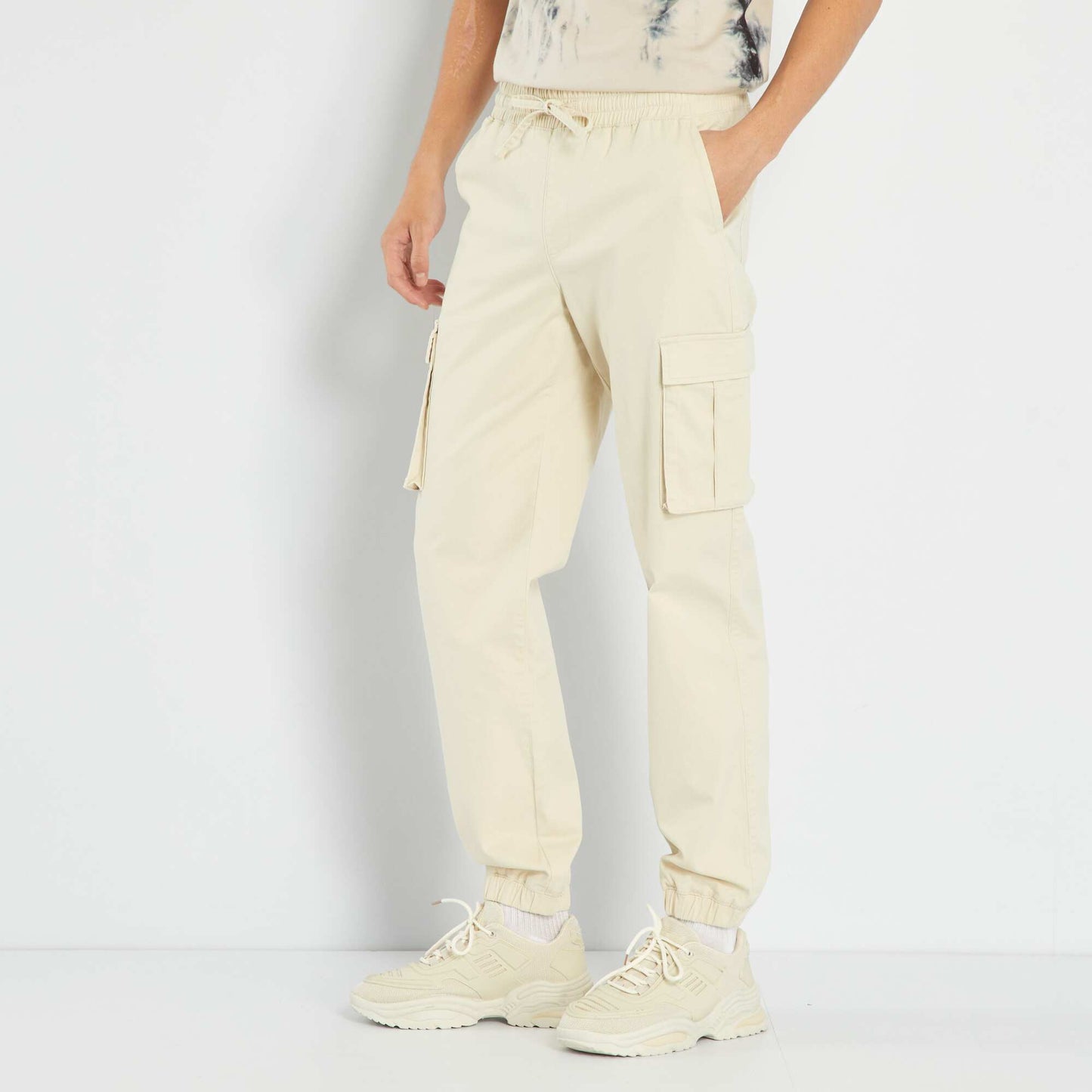 Chino trousers with flap pockets beige