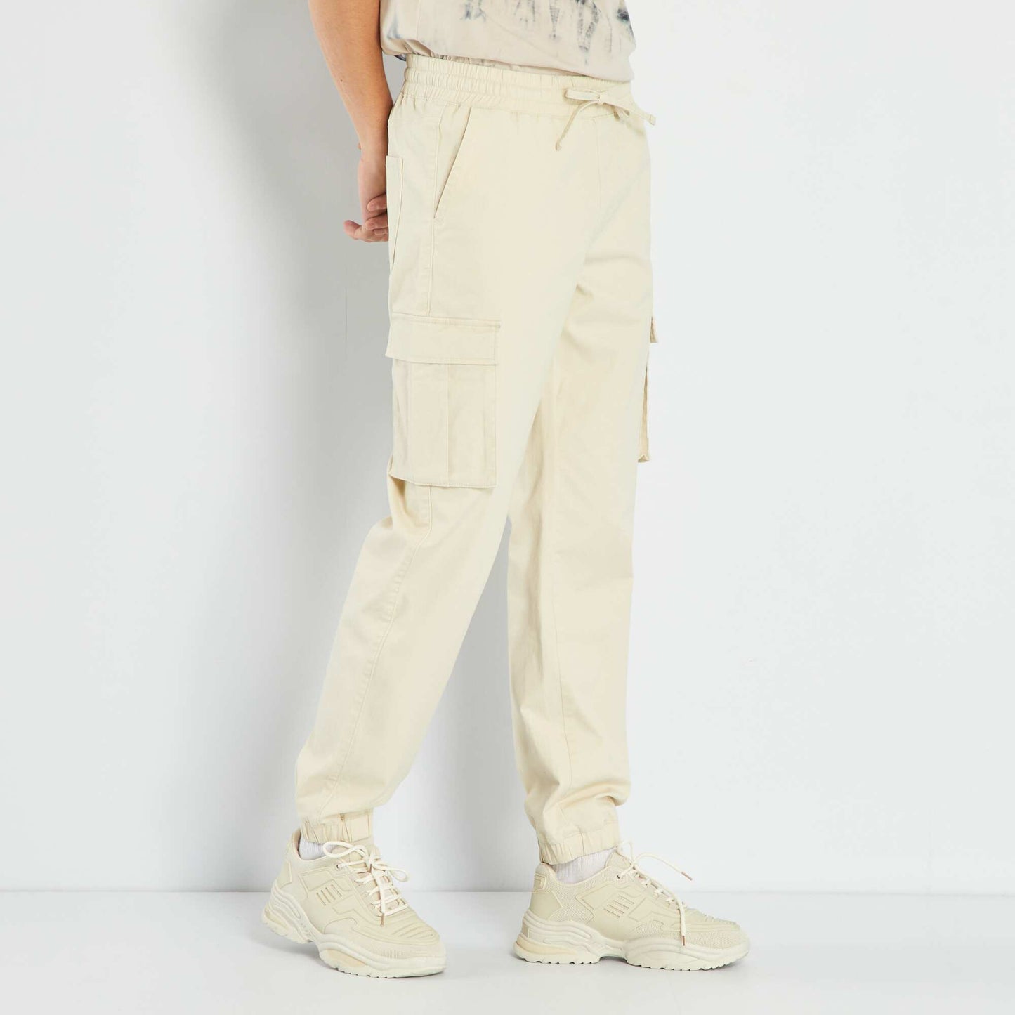 Chino trousers with flap pockets beige