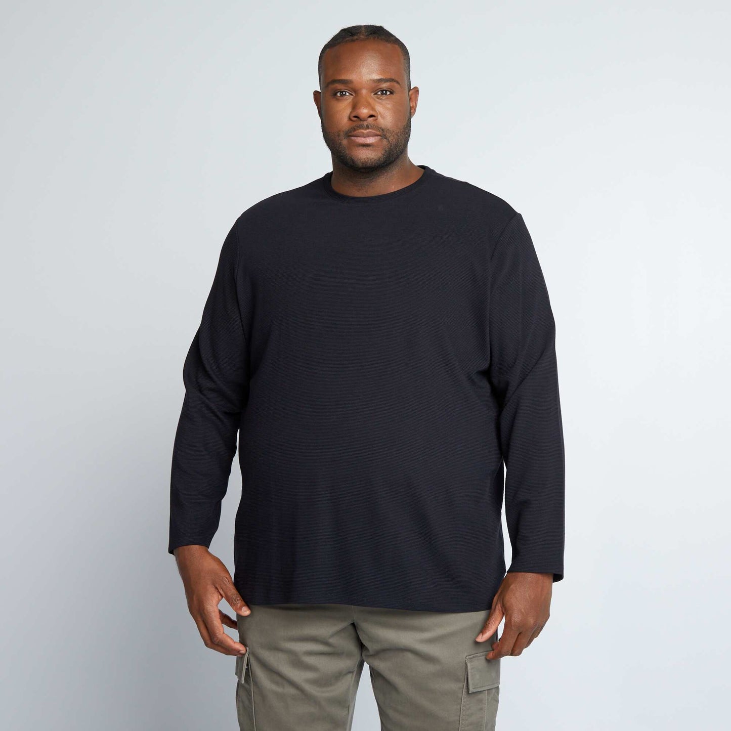 تي شيرت جيرسي مضلع باللون الأسود