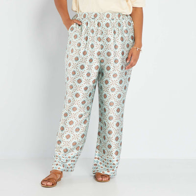 بنطلون ساتان واسع الساق باللون الأبيض