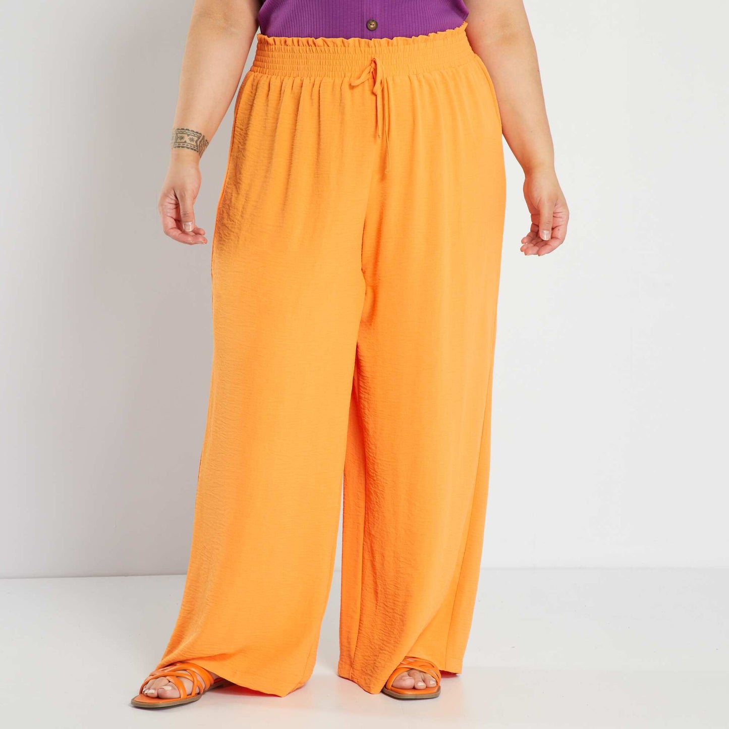 Flowing crêpe fabric trousers orange