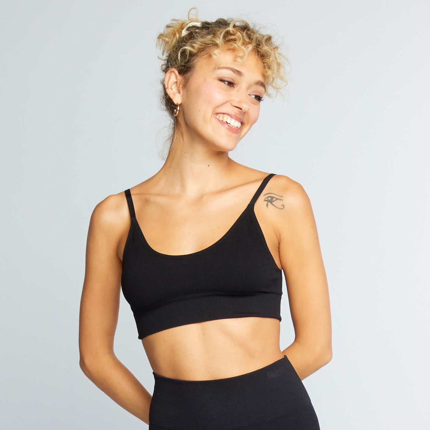 Ribbed sports bra black