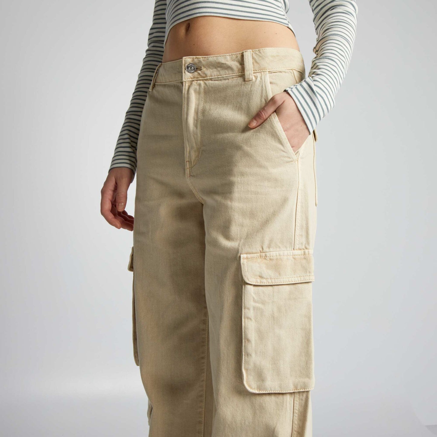 Multi-pocket straight trousers beige
