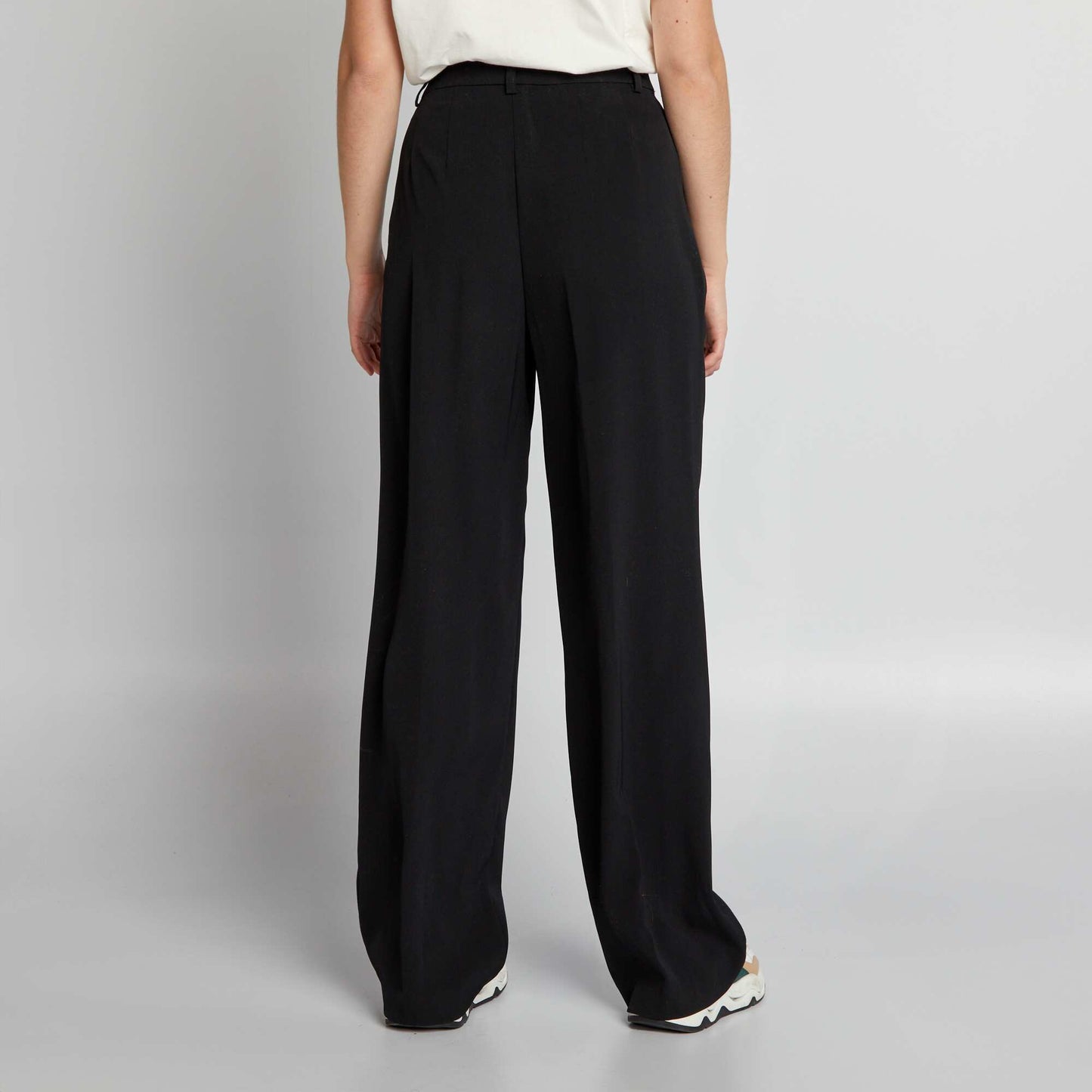 Wide-leg trousers black