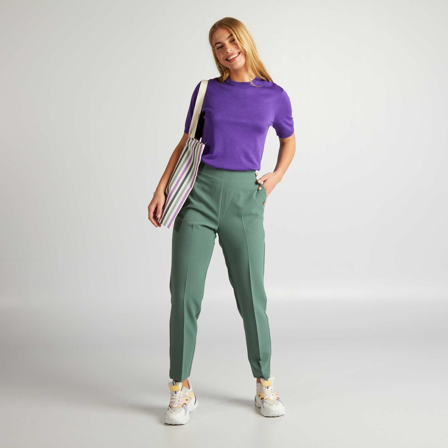 Straight-leg trousers with fancy gold-coloured buttons GREEN