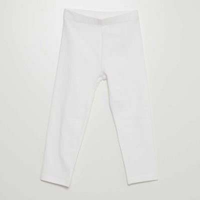 بنطال مطاطي بطول 3/4 تحت الركبة باللون الأبيض