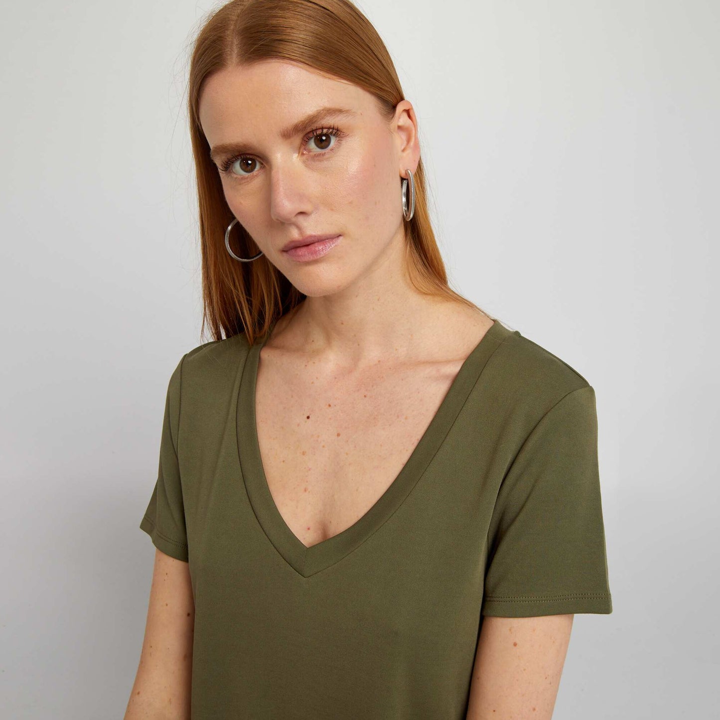 Stretch V-neck T-shirt KHAKI