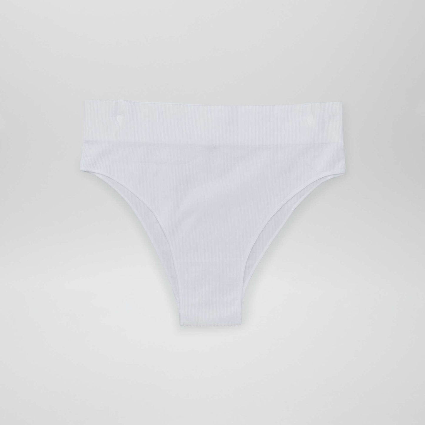 Pack of 2 pairs of seamless ribbed tanga briefs white