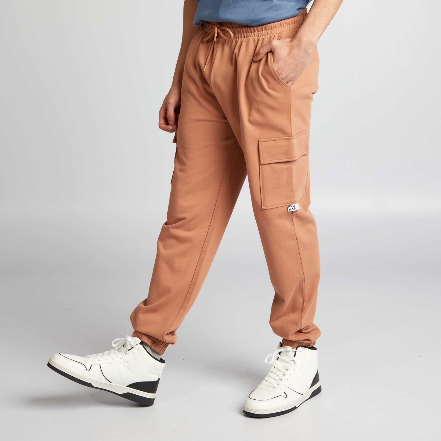 Multi-pocket joggers brown