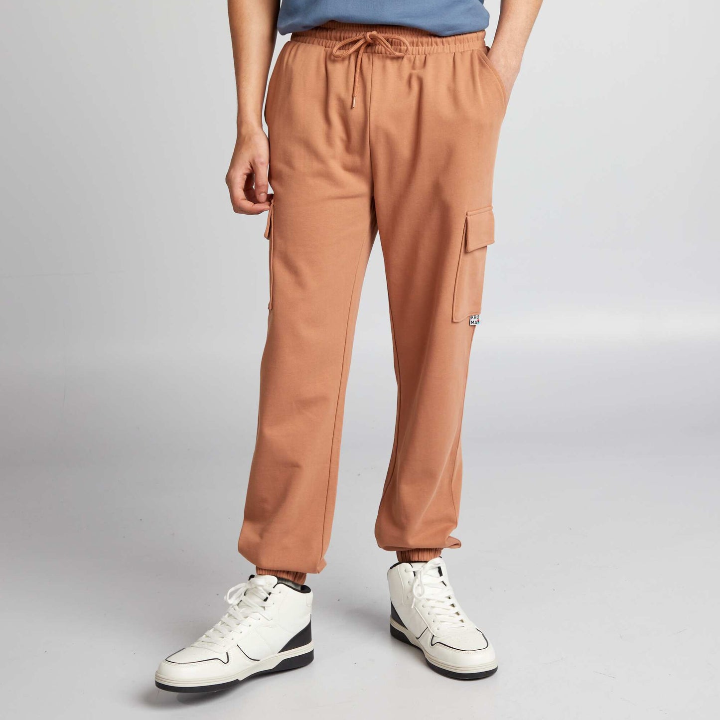 Multi-pocket joggers brown