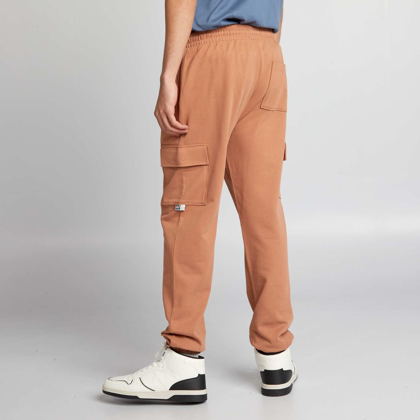 Multi-pocket joggers brown