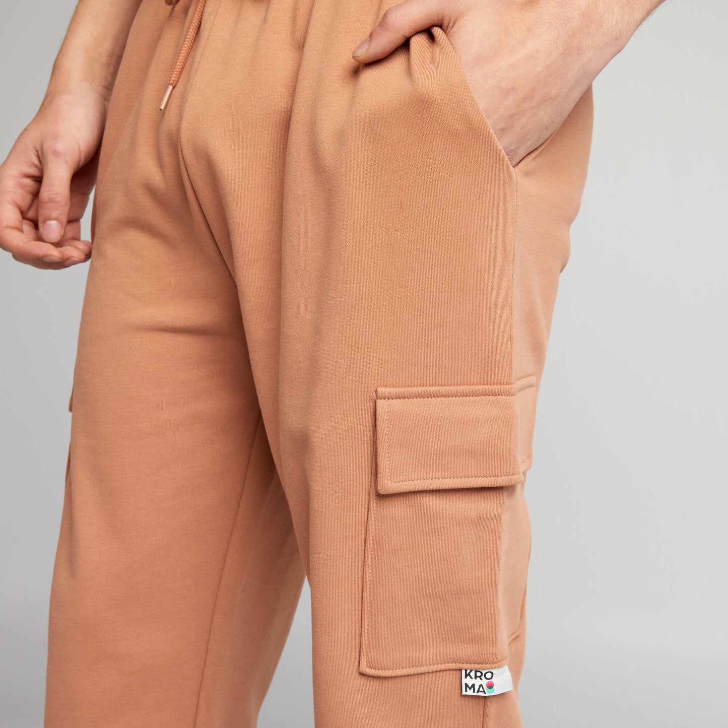 Multi-pocket joggers brown