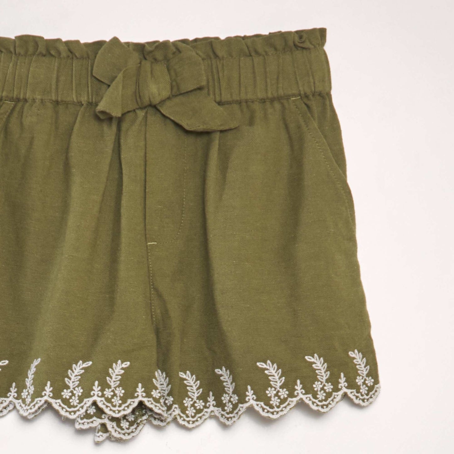 Embroidered cotton and linen shorts green