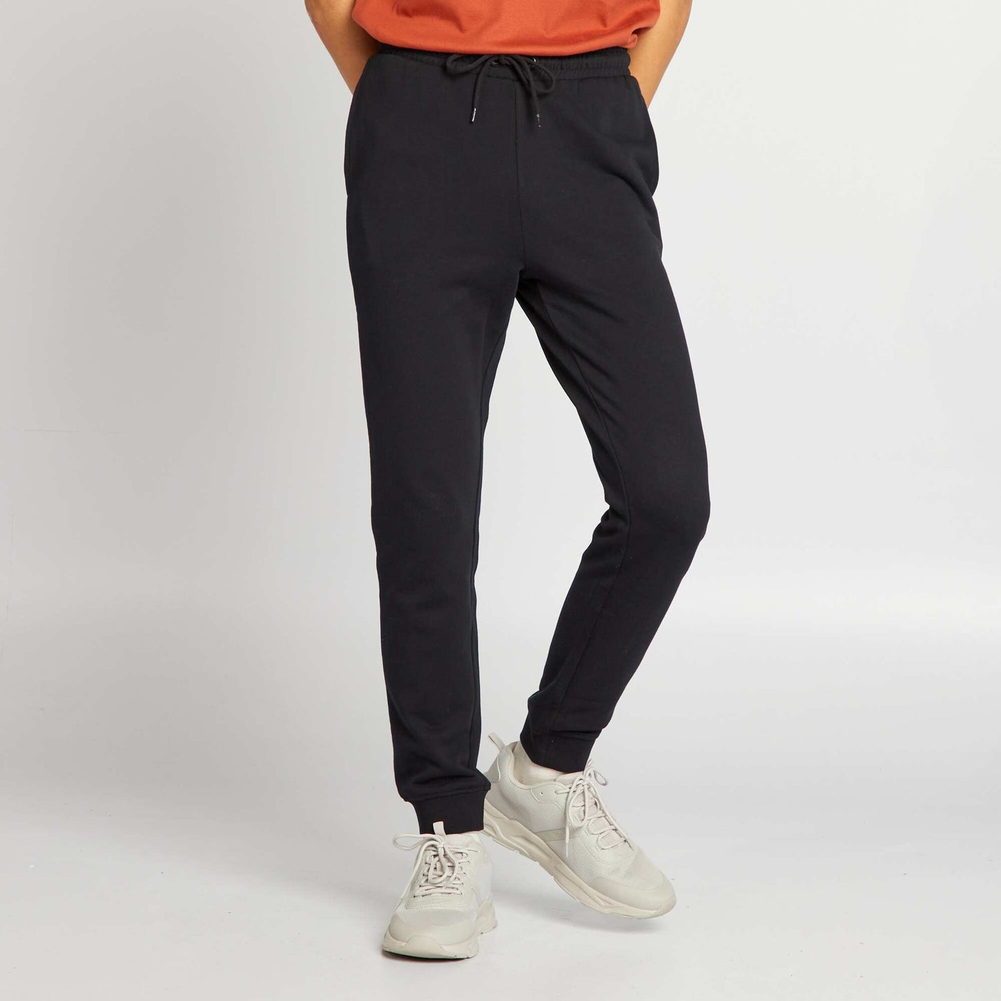 Basic plain joggers black