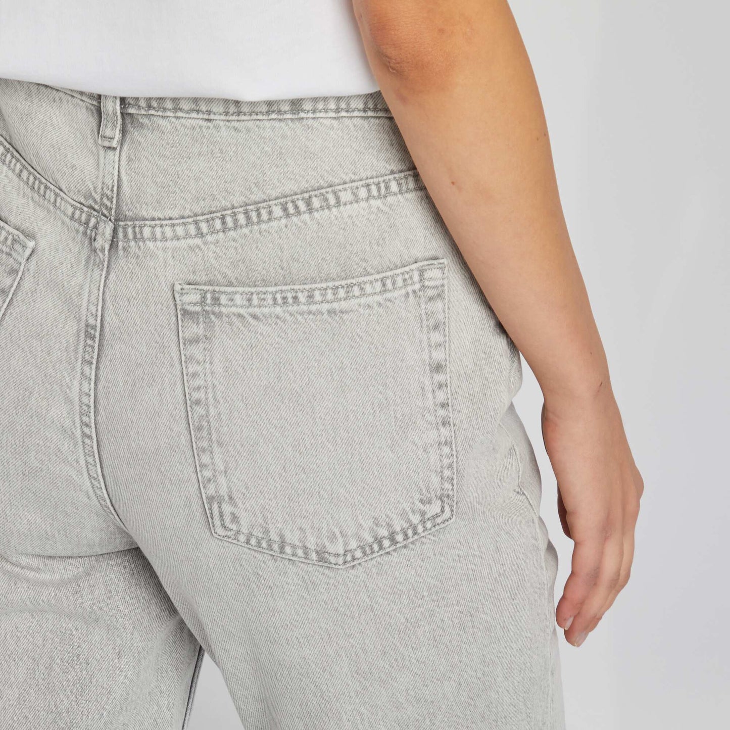 بنطلون جينز مناسب للأم باللون الرمادي