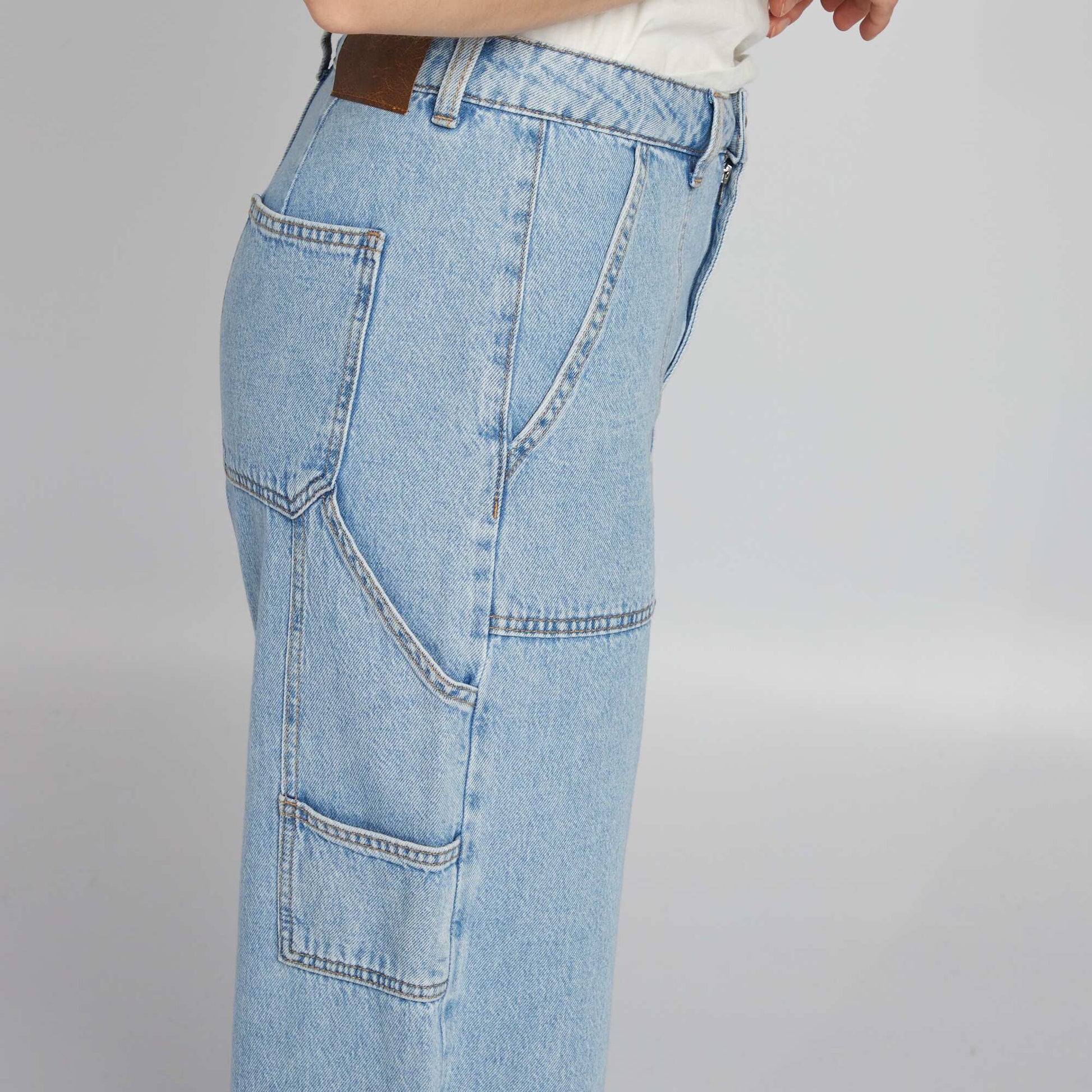 بنطلون جينز بخصر مرتفع باللون الأزرق
