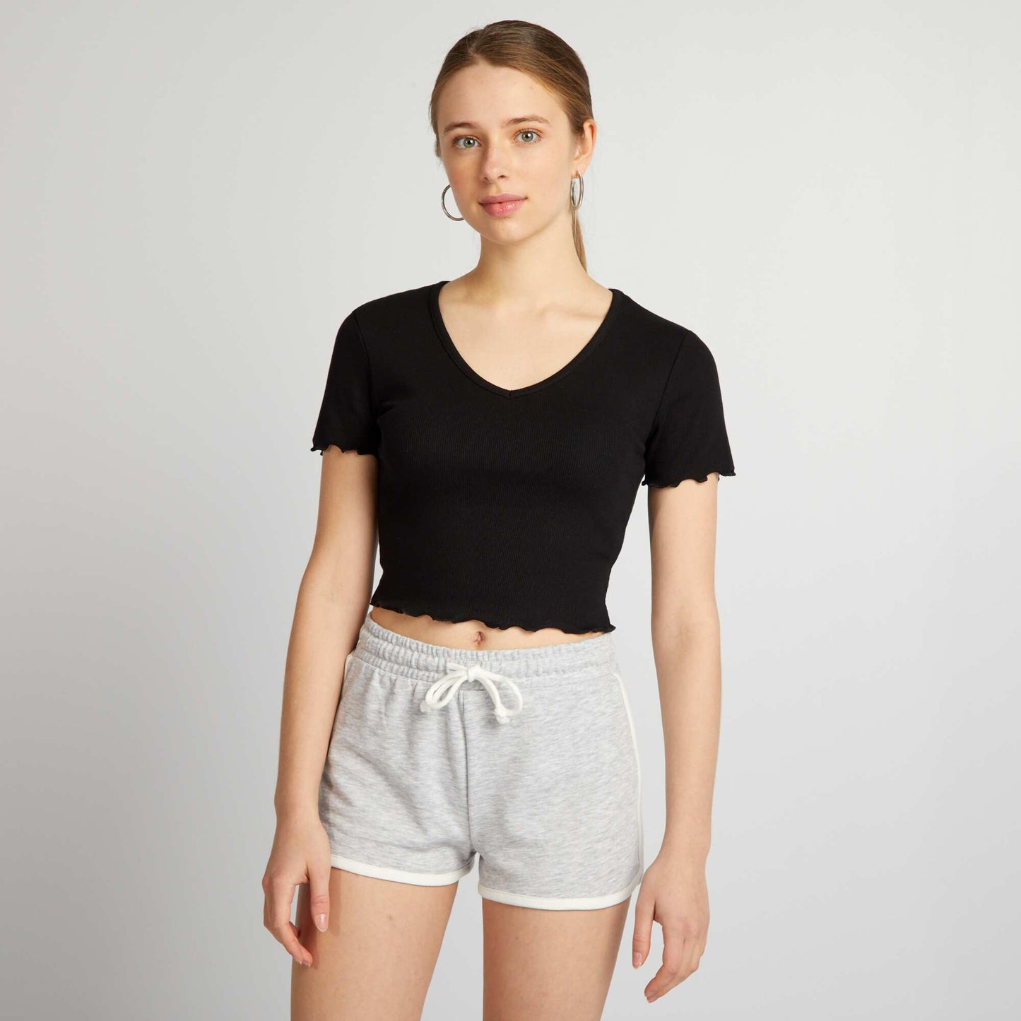 Crop top with scalloped edging black