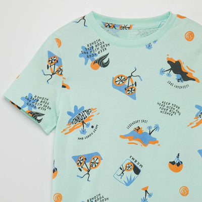 تي شيرت مطبوع باللون الأخضر