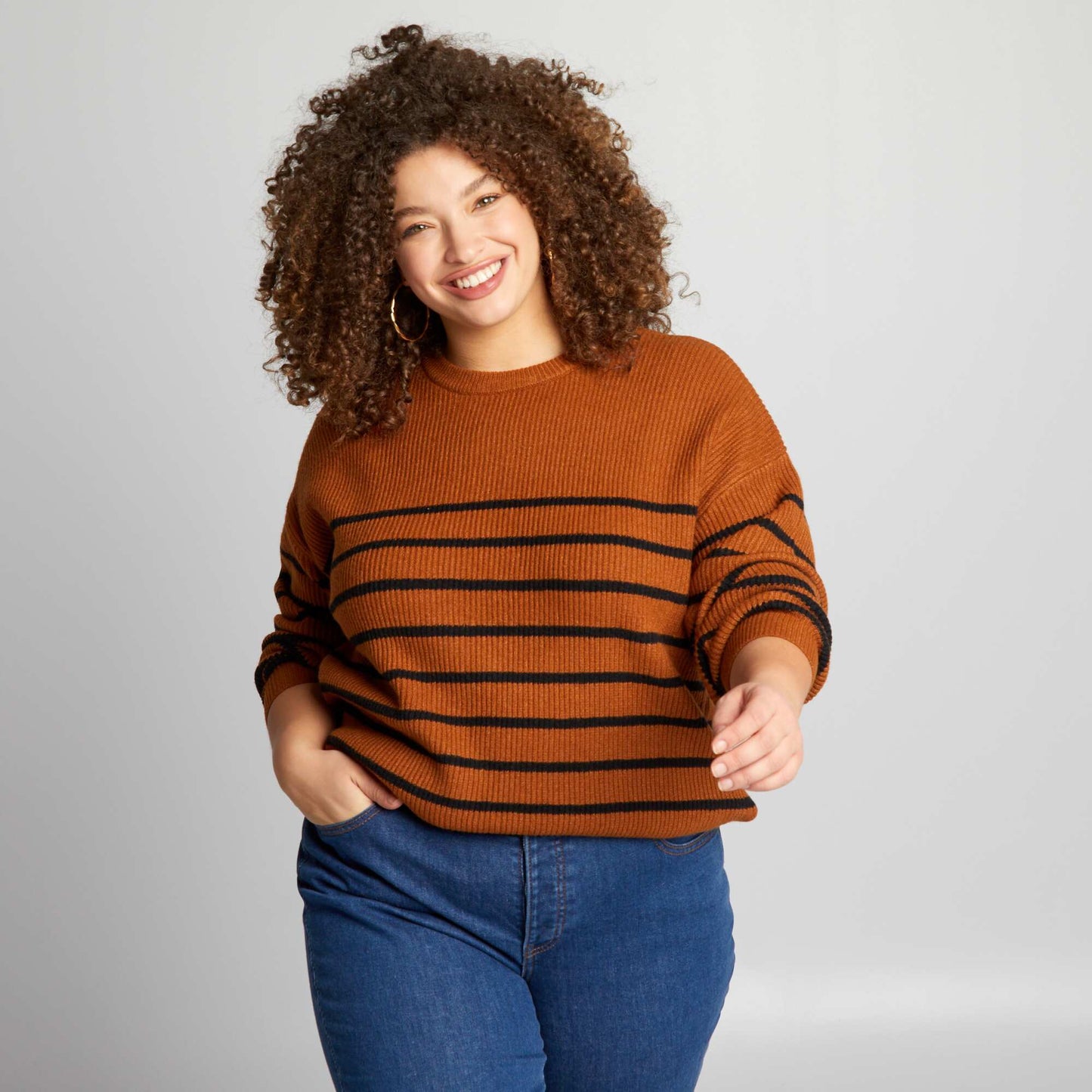 Round neck striped sweater BROWN