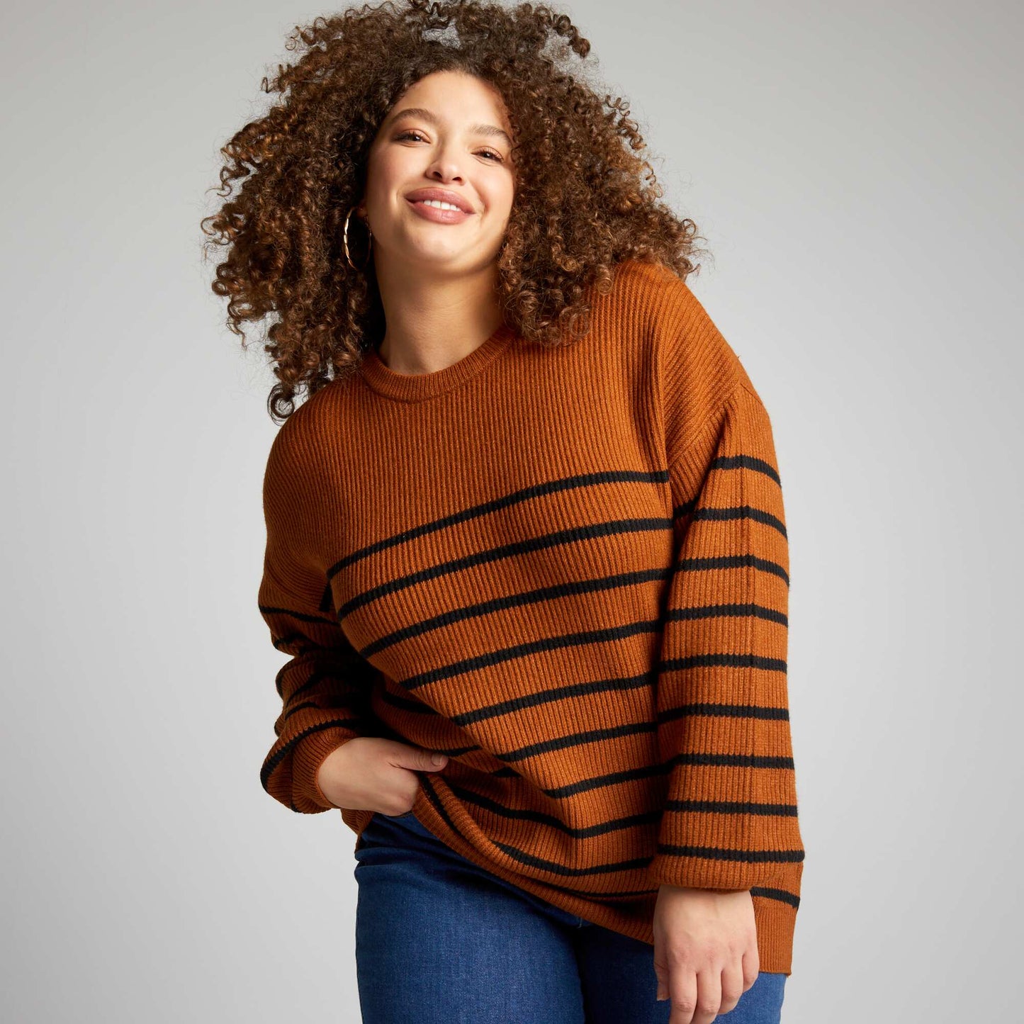 Round neck striped sweater BROWN