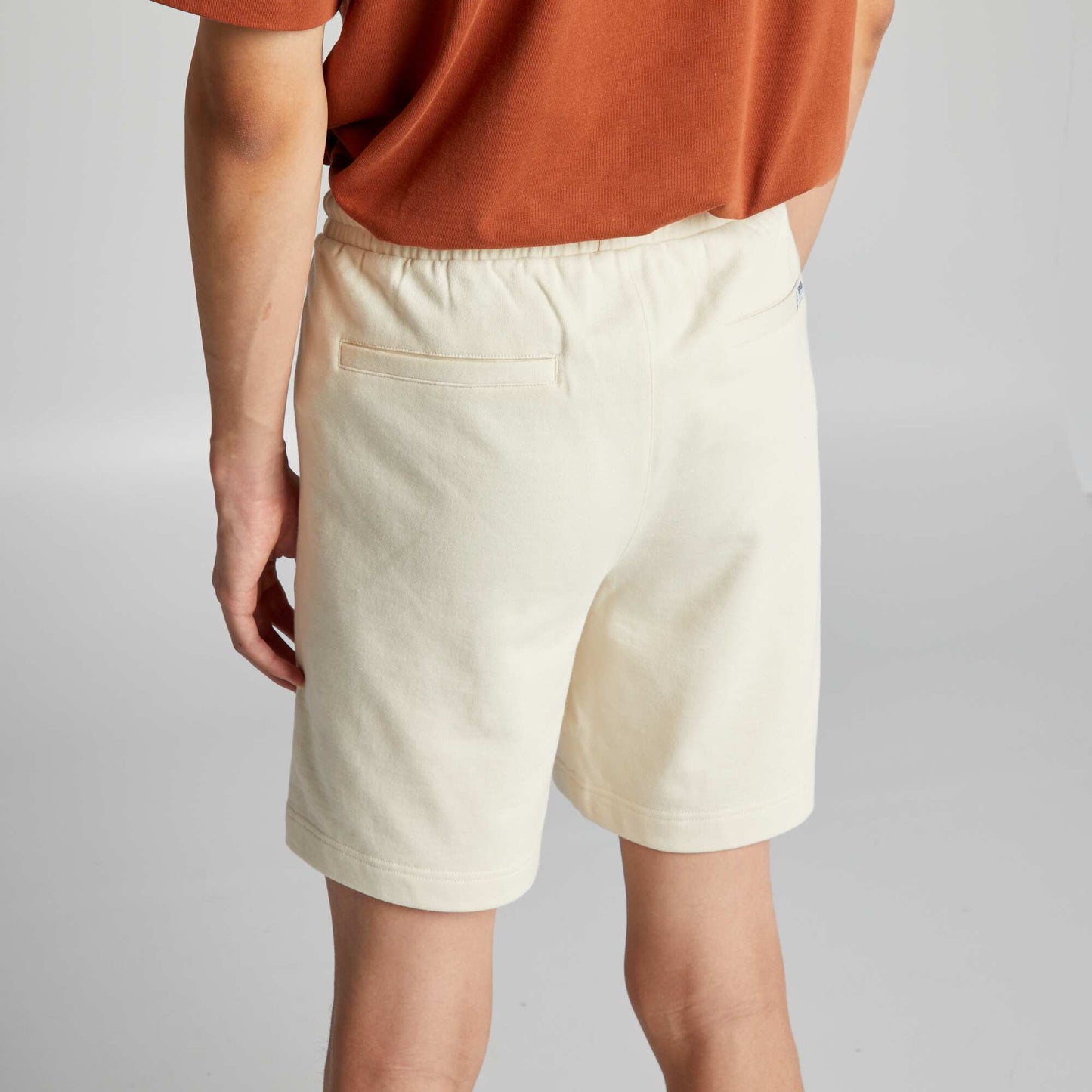 Sweatshirt fabric shorts with zipped pockets beige