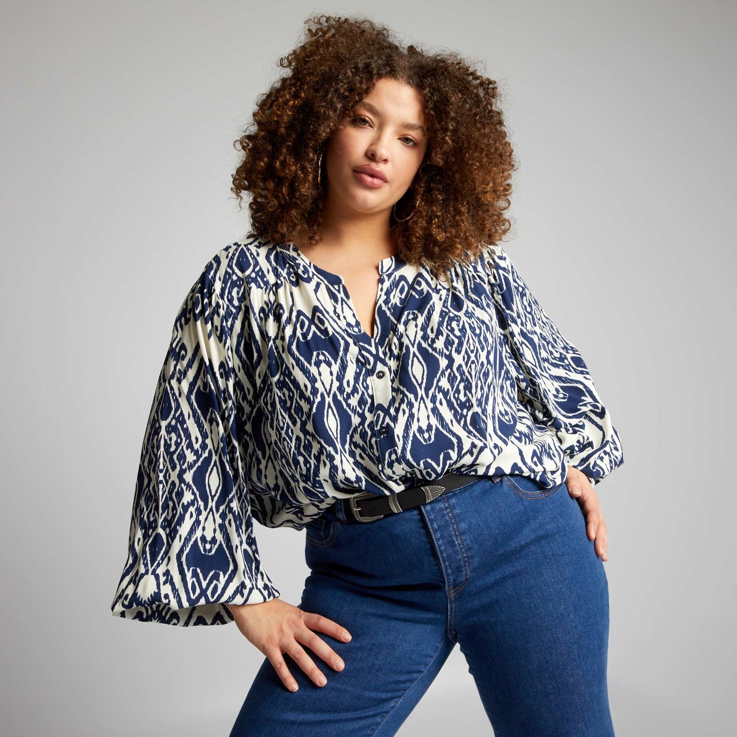 Patterned V-neck blouse BLUE