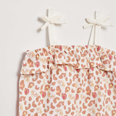 بلوزة مكشكشة باللون الأبيض