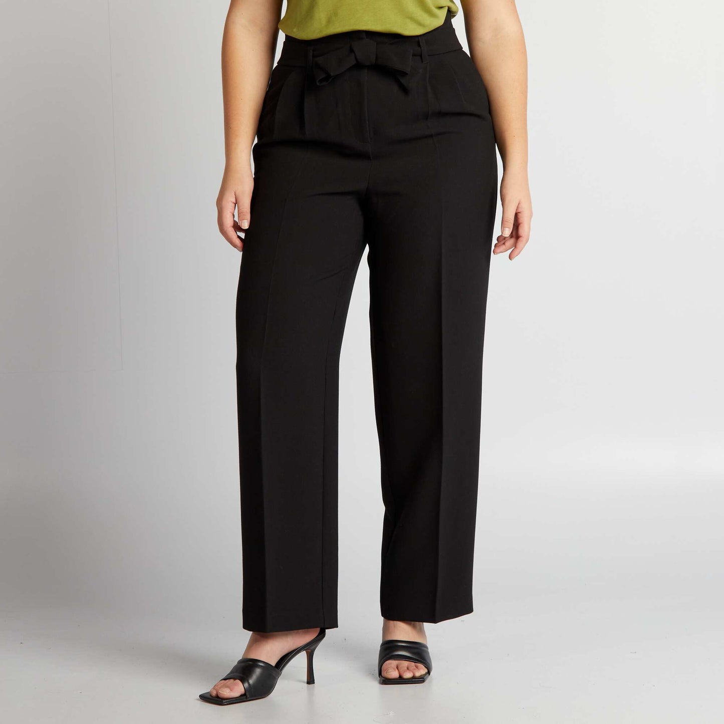 Straight-leg trousers with belt black