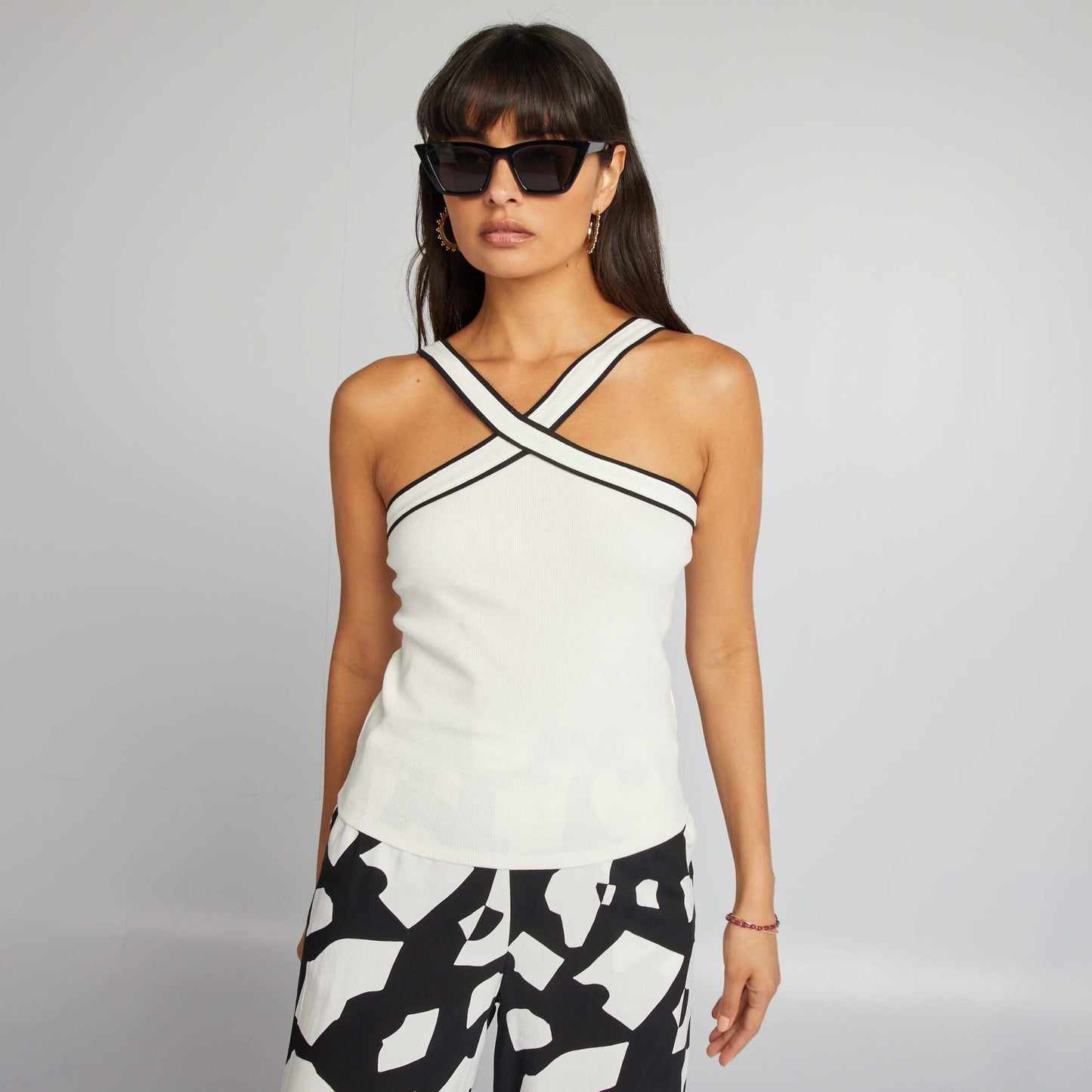 Vest top with contrasting criss-cross straps WHITE