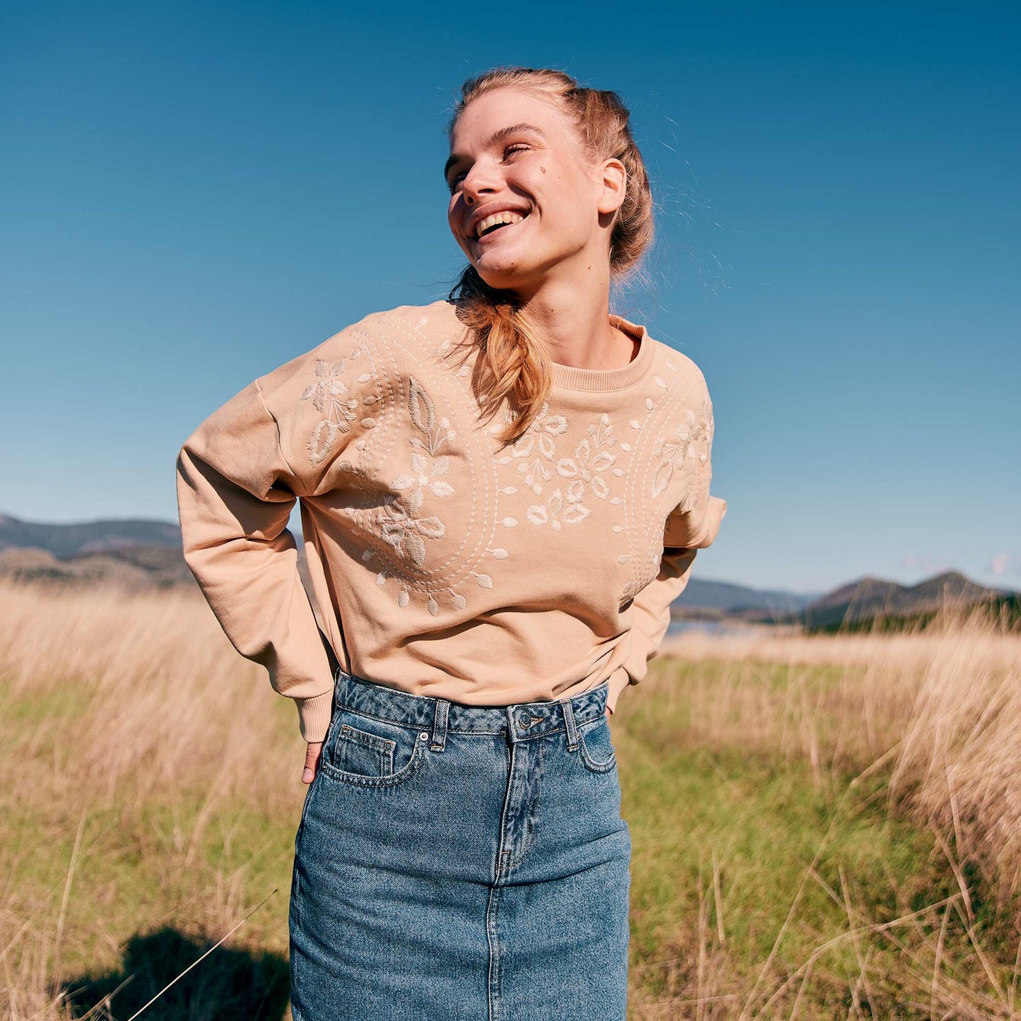 Embroidered sweatshirt BEIGE