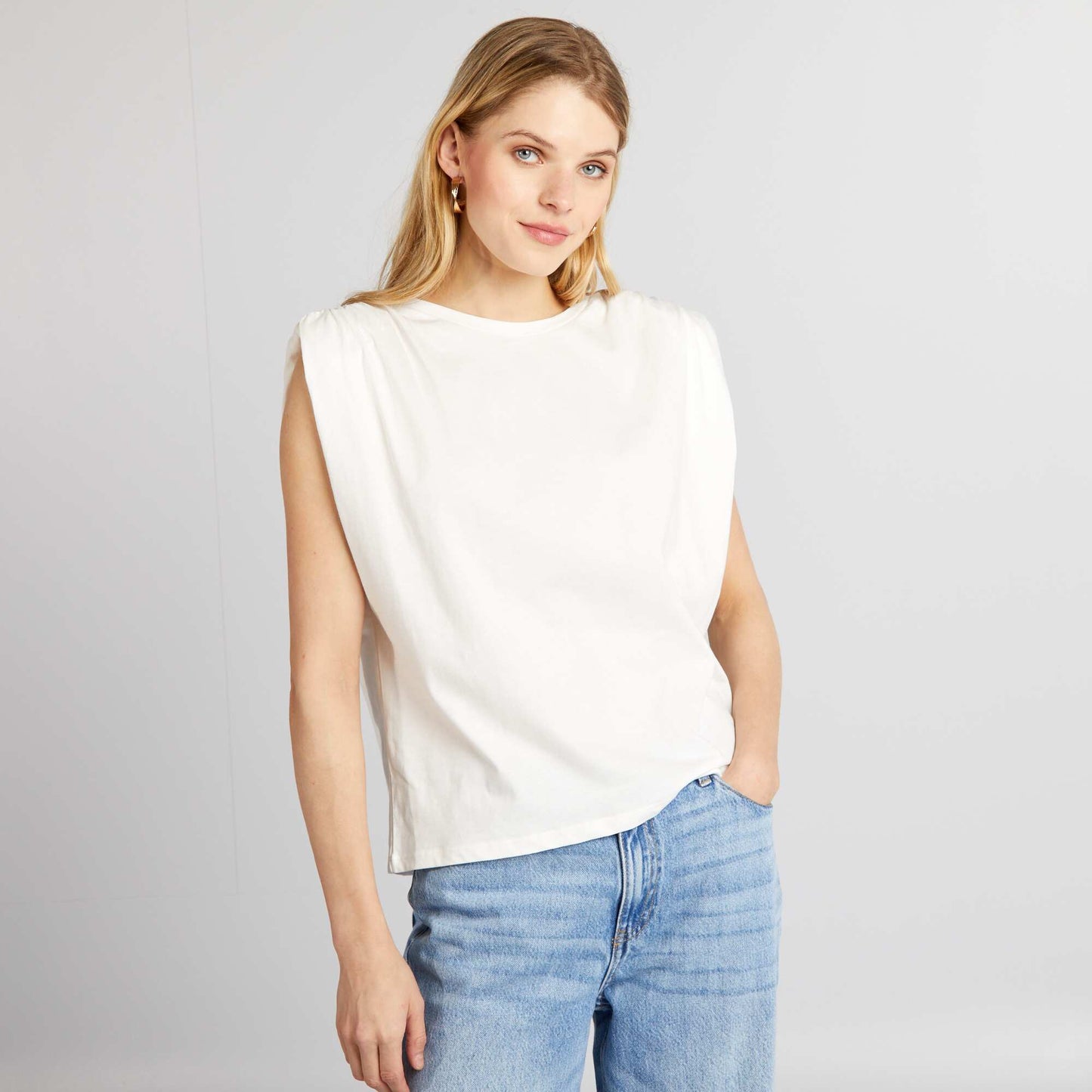 Sleeveless T-shirt with shoulder pads WHITE