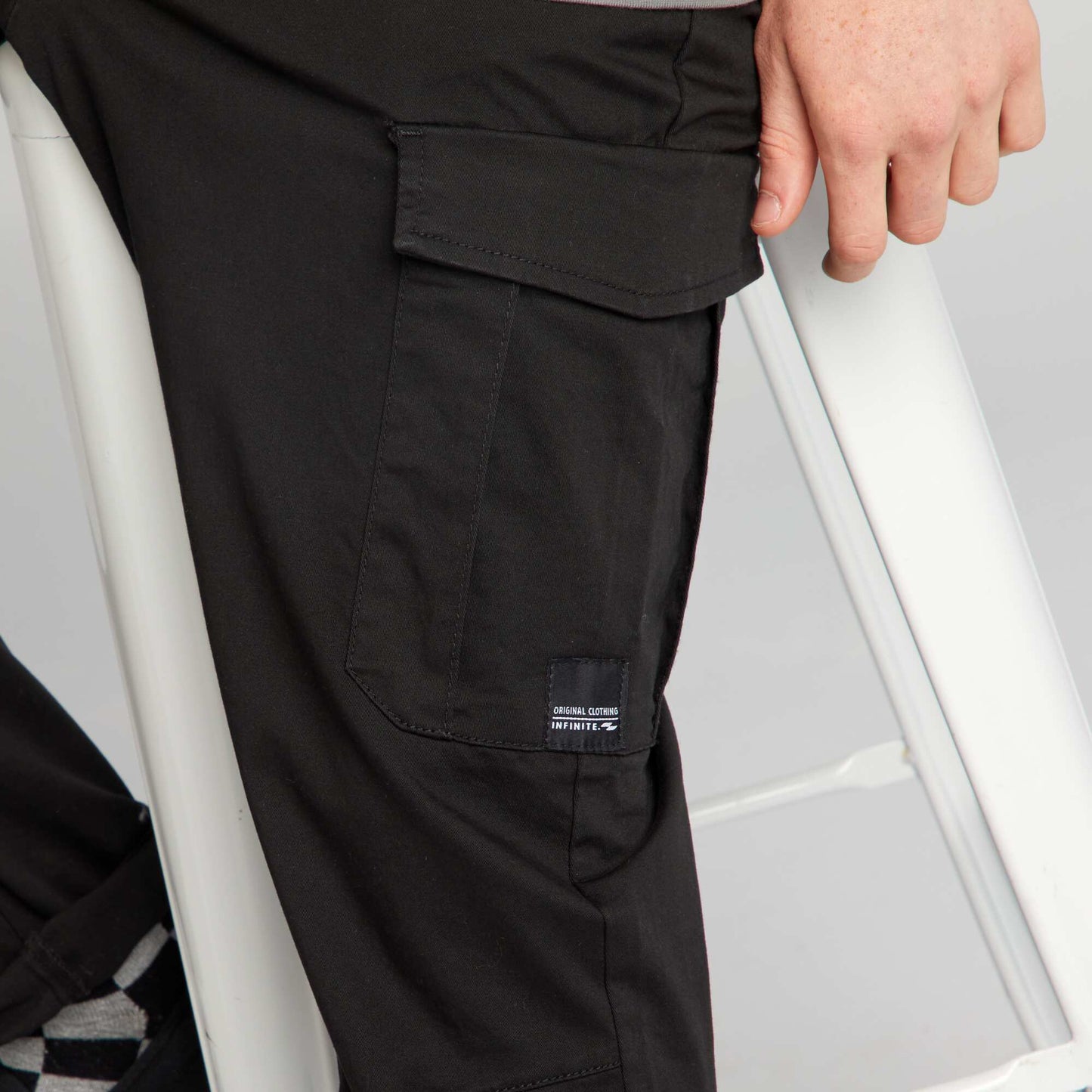 Joggers with flap pockets black