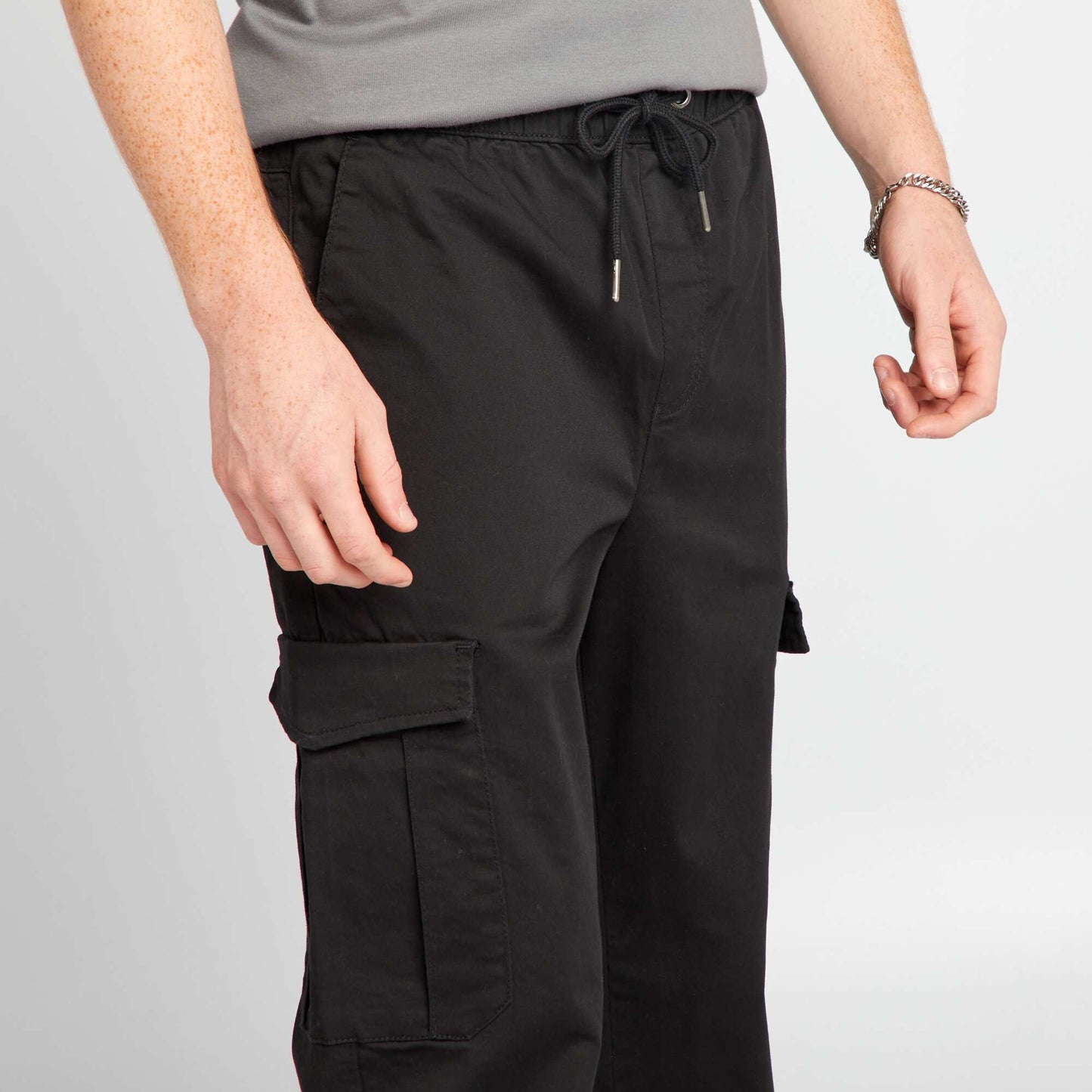 Joggers with flap pockets black