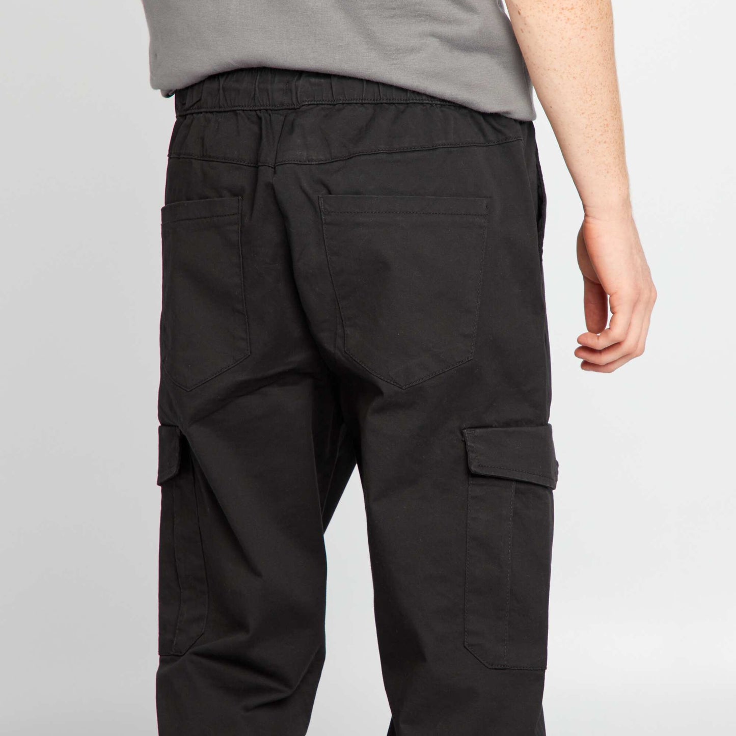 Joggers with flap pockets black