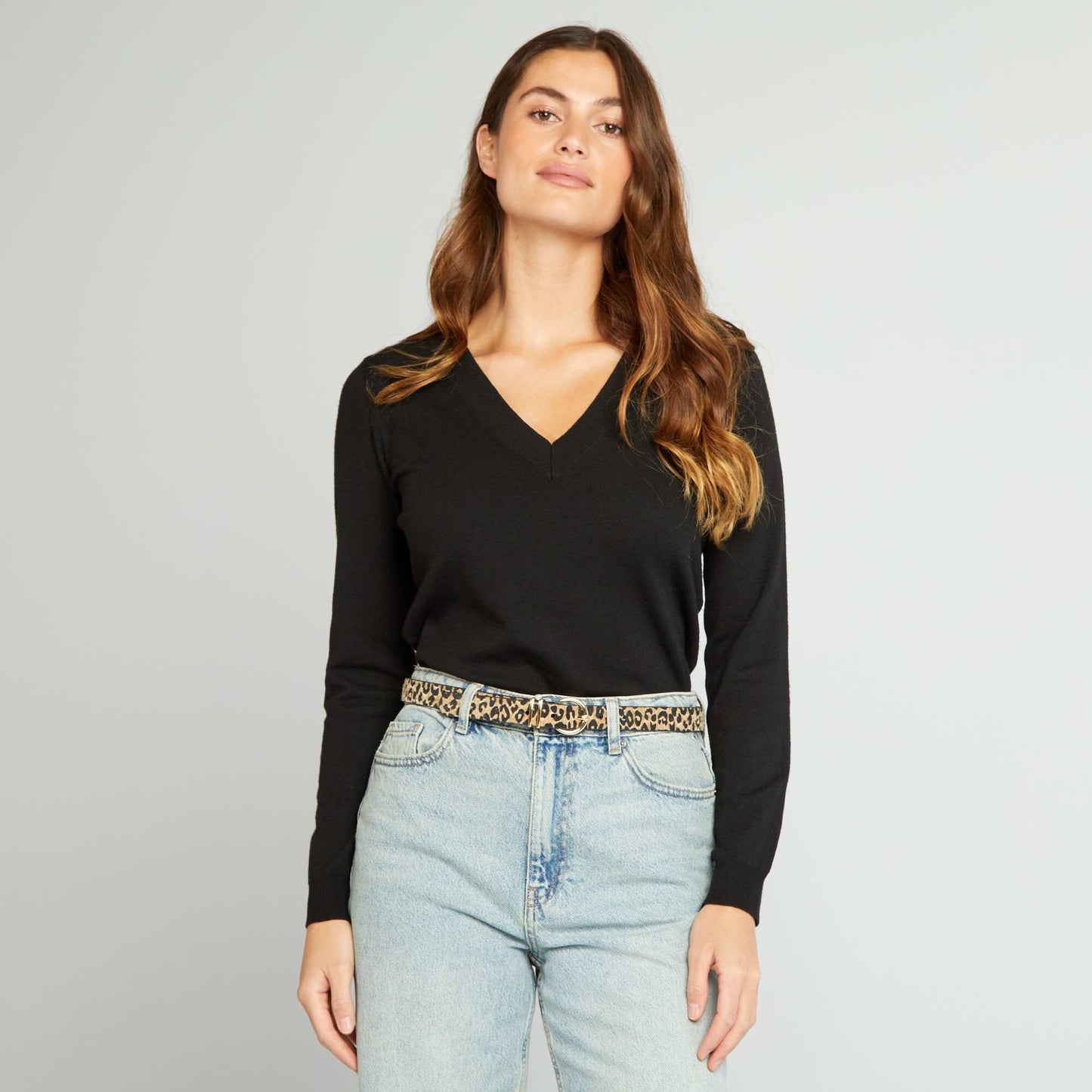 Long-sleeved V-neck sweater black