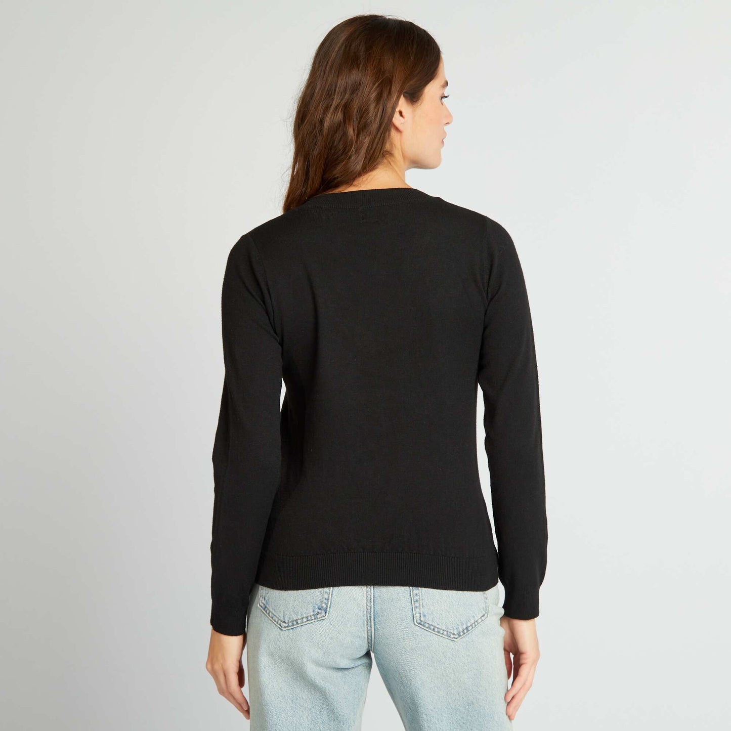 Long-sleeved V-neck sweater black