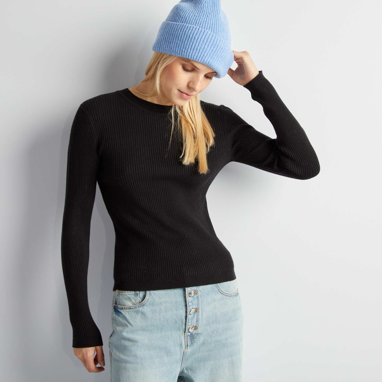 Round-neck ribbed sweater black