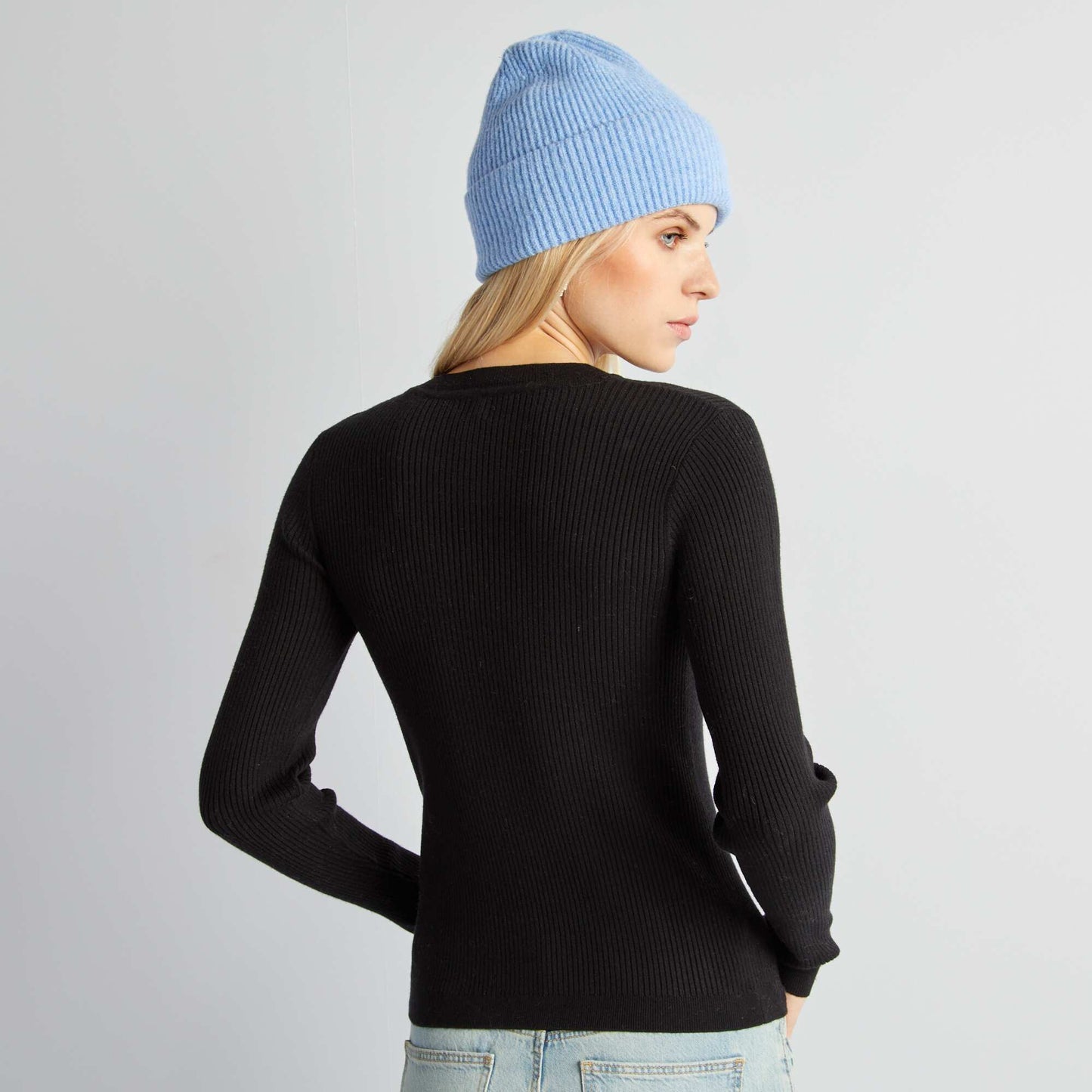 Round-neck ribbed sweater black