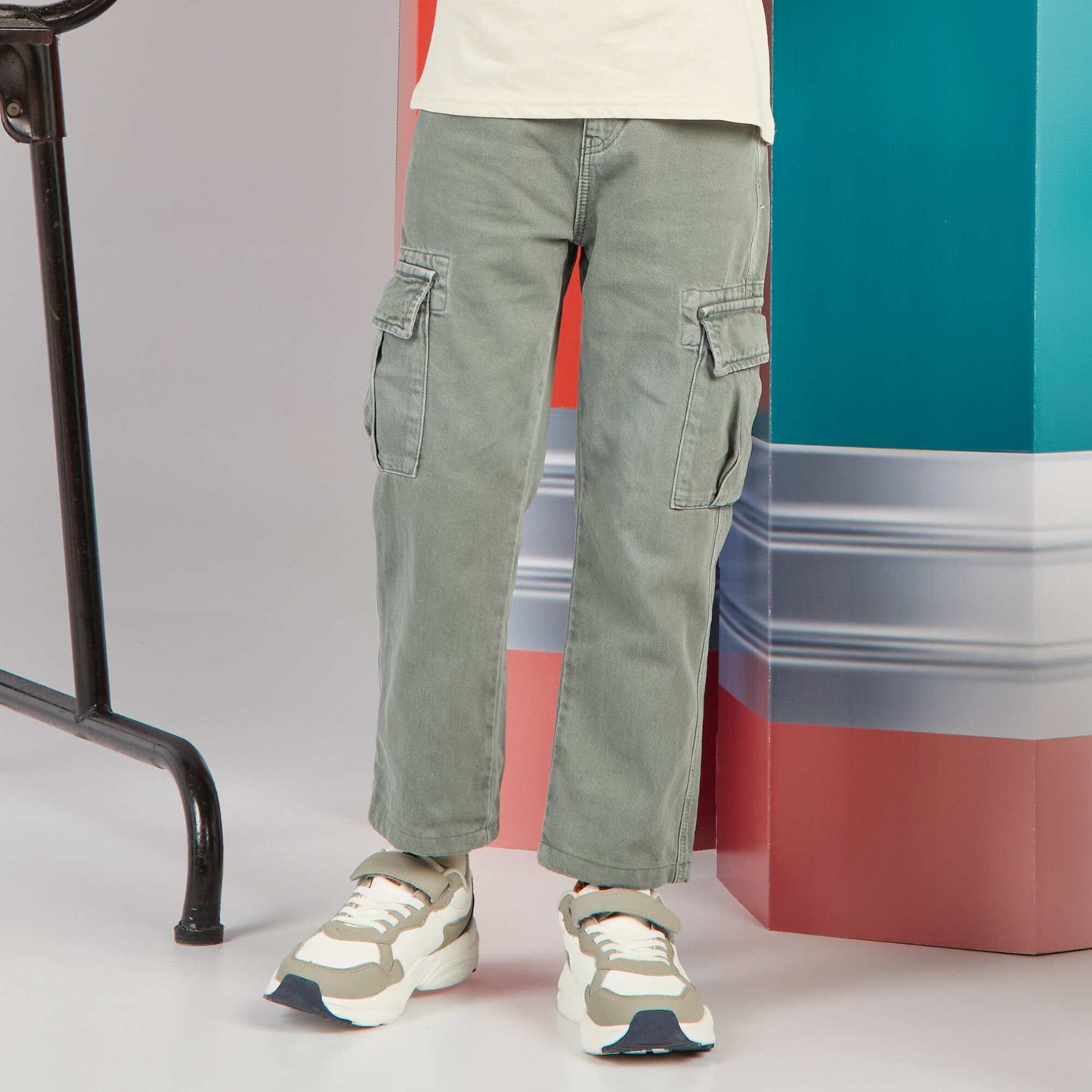 Straight-leg jeans with side pockets GREEN