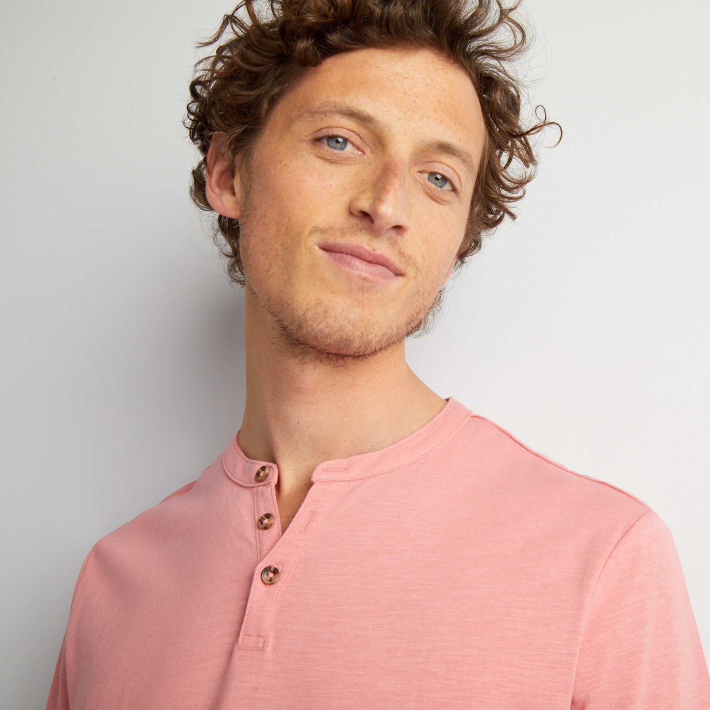 Plain T-shirt with grandad neckline pink